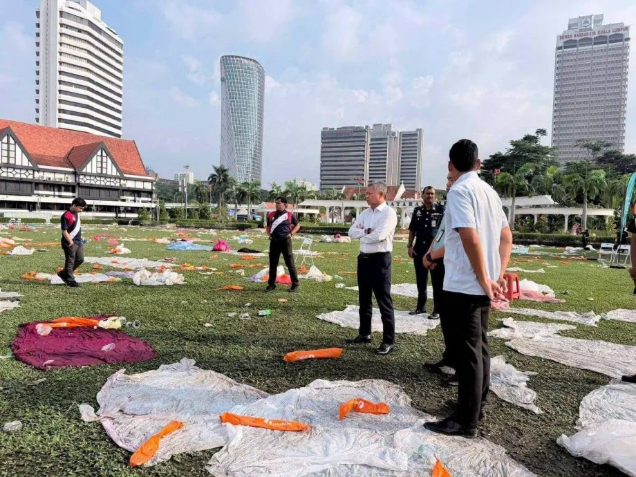 看世足赛转播独立广场满地垃圾 杨巧双:我非常失望!