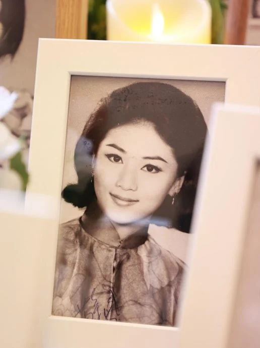 苗金凤设灵|儿子透露母亲晚年安详 花海与剧照伴一代花旦永别