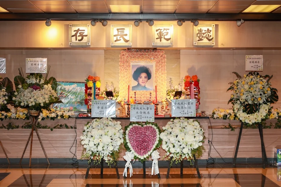 苗金凤设灵|儿子透露母亲晚年安详 花海与剧照伴一代花旦永别