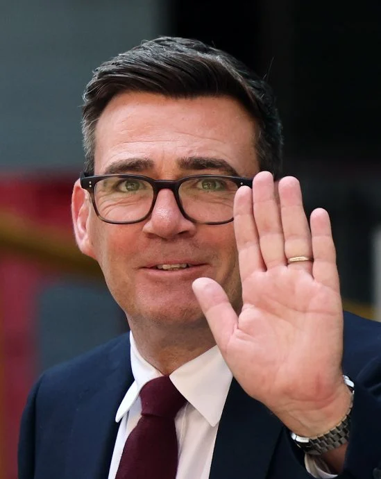 英国下一任首相宣布 取消争议性数码身份证计划