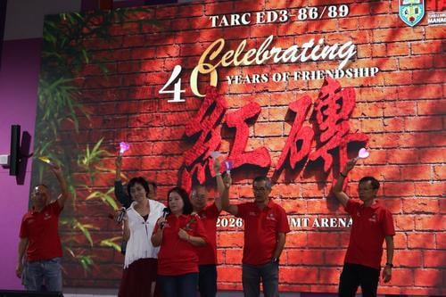 补照片/暖势力/“拉曼助我改变人生” 主毕业40年77校友筹11万助学金