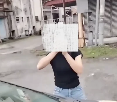 视频|一车霸2车位还拍人 女子叫嚣不认错挨轰