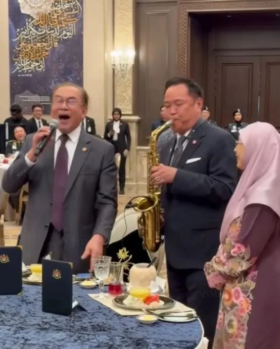 视频|泰首访华宴会献唱《甜蜜蜜》 “音乐外交”国际获赞 国内却惹议