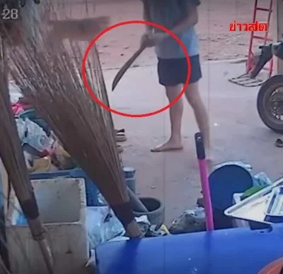 视频/提醒调低音量惹杀机 9岁儿躲床底 目睹舅舅鎗伤砍死父亲