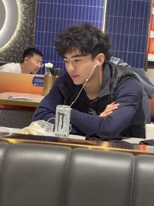 谢贤离世︱张柏芝特地安排Lucas返港 追思会或同场王菲?
