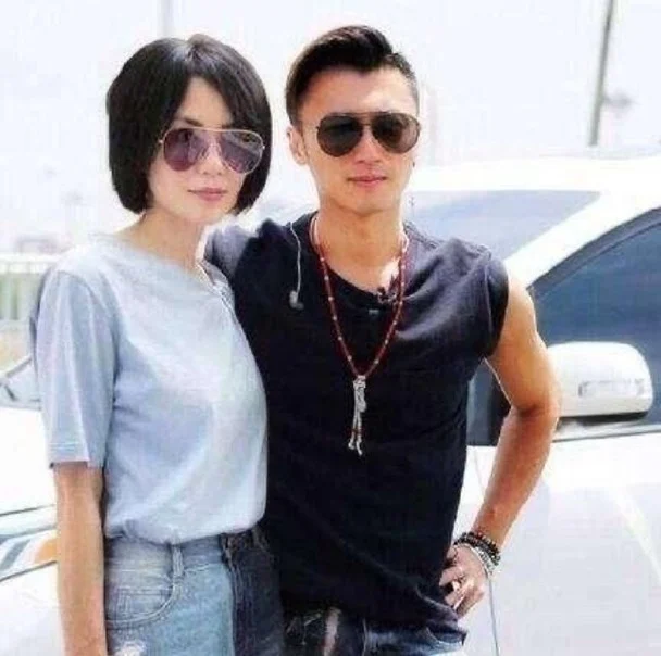 谢贤离世︱张柏芝特地安排Lucas返港 追思会或同场王菲?