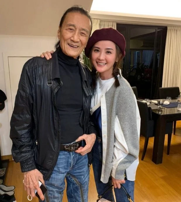 谢贤离世︱成龙晒合照忆片场恩情 周星驰引用杜甫诗句致敬