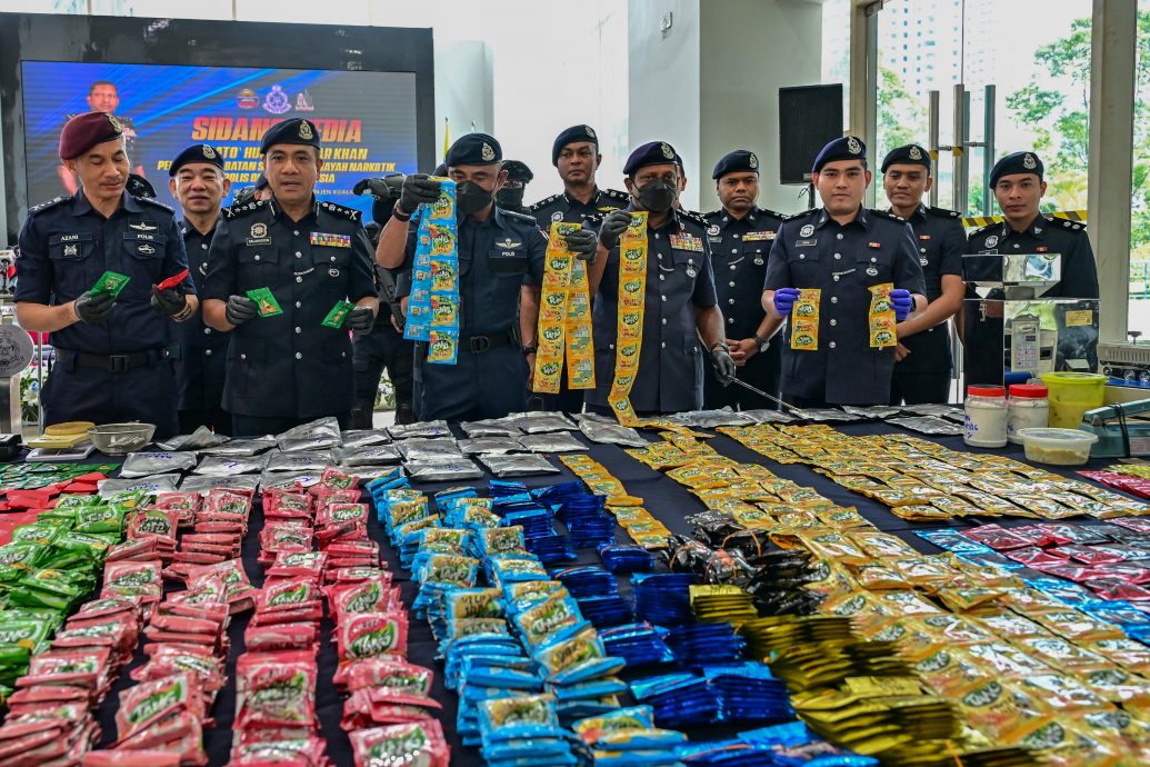 贩毒集团三地售毒果汁牟暴利·警三地捕7人 起千万毒品