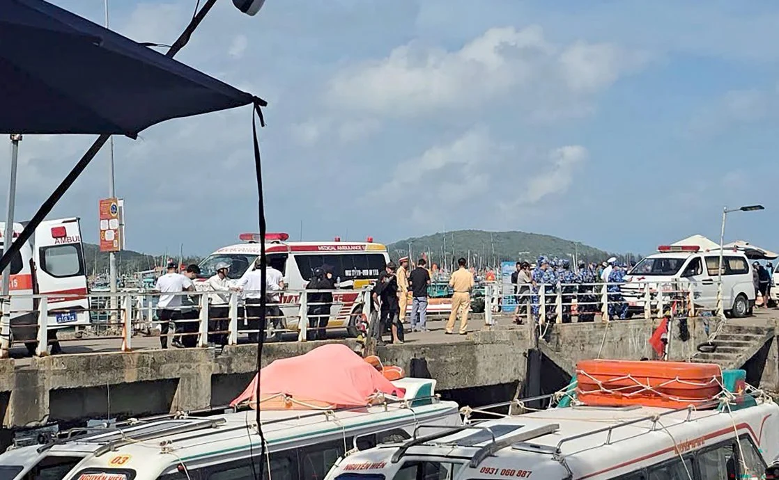 越南富国岛快艇倾覆15死 越媒:载32印度游客