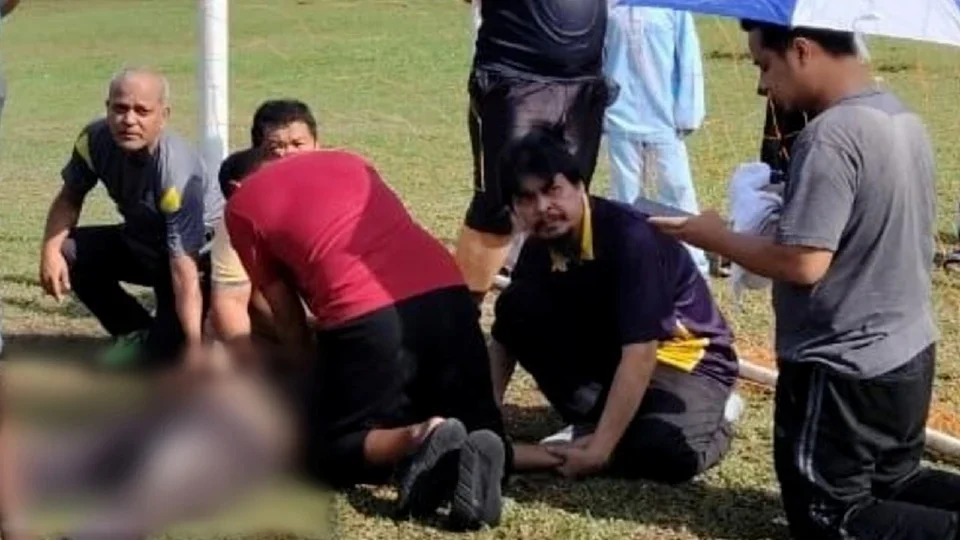 足球赛点球战任门将 45岁男子突然倒地身亡