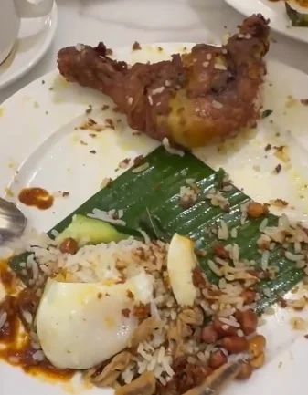 连锁餐厅椰浆饭惊现蠕动蛆虫 女子控诉丈夫食用后发烧