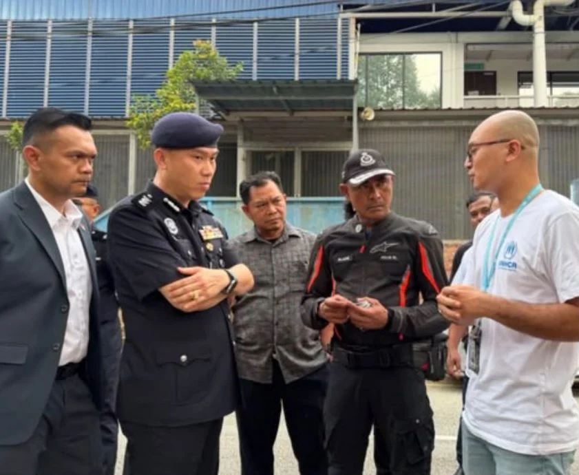 逾百难民聚集难民署办公室·警方:已带走百人助查 将清空现场