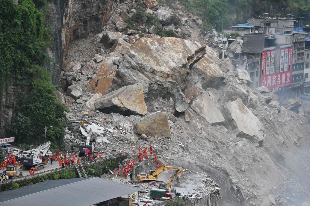 重庆山崩搜救现场发现生命迹象