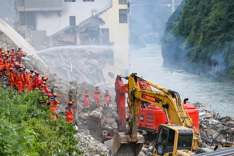 重庆彭水山崩 习近平指示全力搜救 官媒指房屋深埋搜救困难