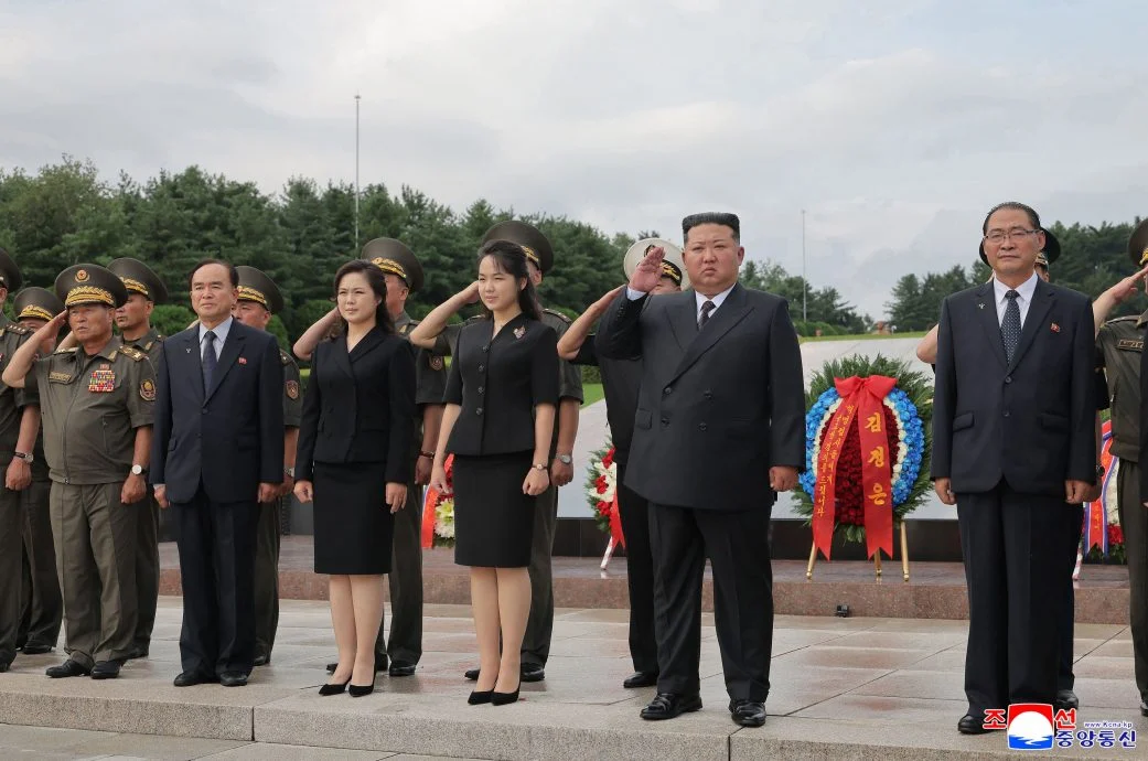金正恩参谒中国人民志愿军烈士陵园