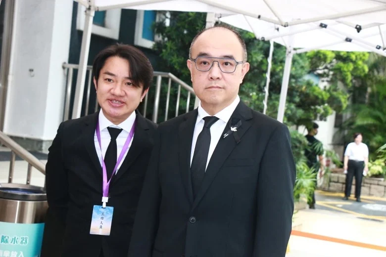 锺景辉出殡大批门生送别 周润发汪明荃刘德华现身致哀