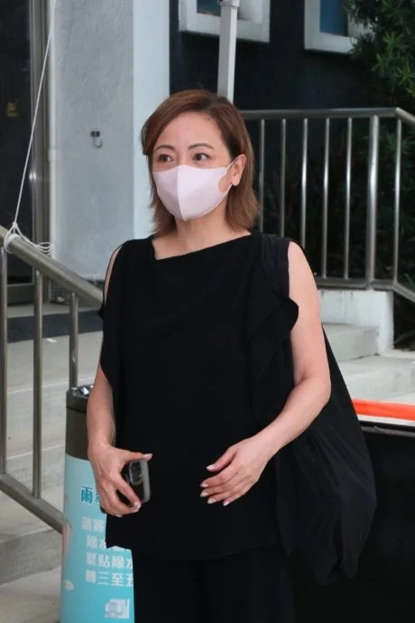 锺景辉出殡大批门生送别 周润发汪明荃刘德华现身致哀