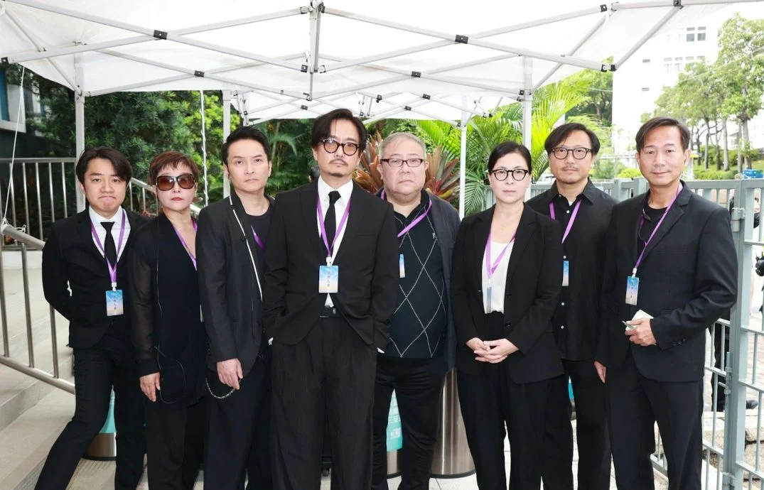 锺景辉出殡大批门生送别 周润发汪明荃刘德华现身致哀