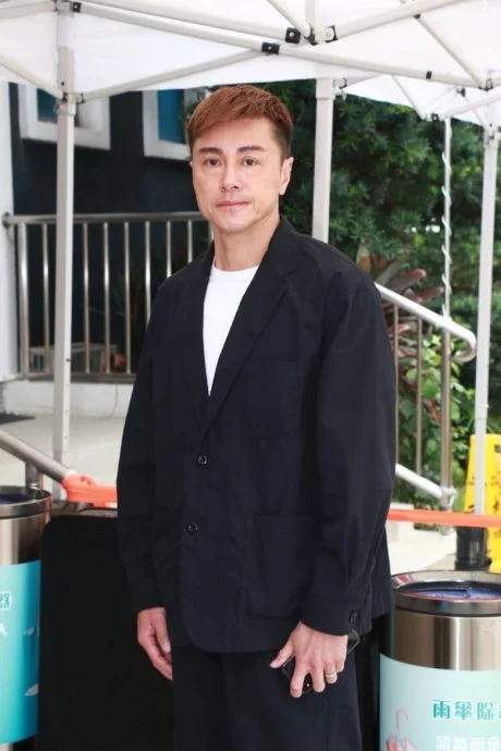 锺景辉出殡大批门生送别 周润发汪明荃刘德华现身致哀