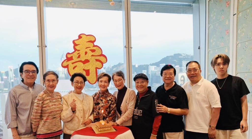 预告82岁生日办演唱会 冯素波闻梁爱离世感伤