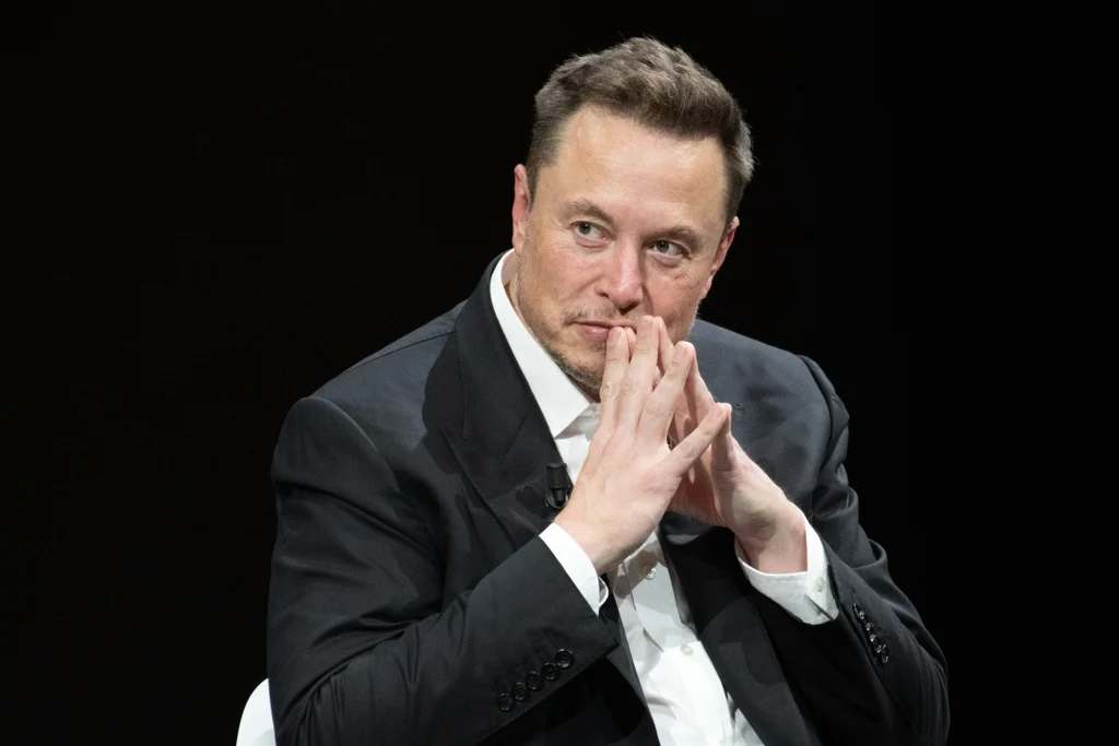 马斯克:AI最快5年超越全人类智慧 工作成为兴趣