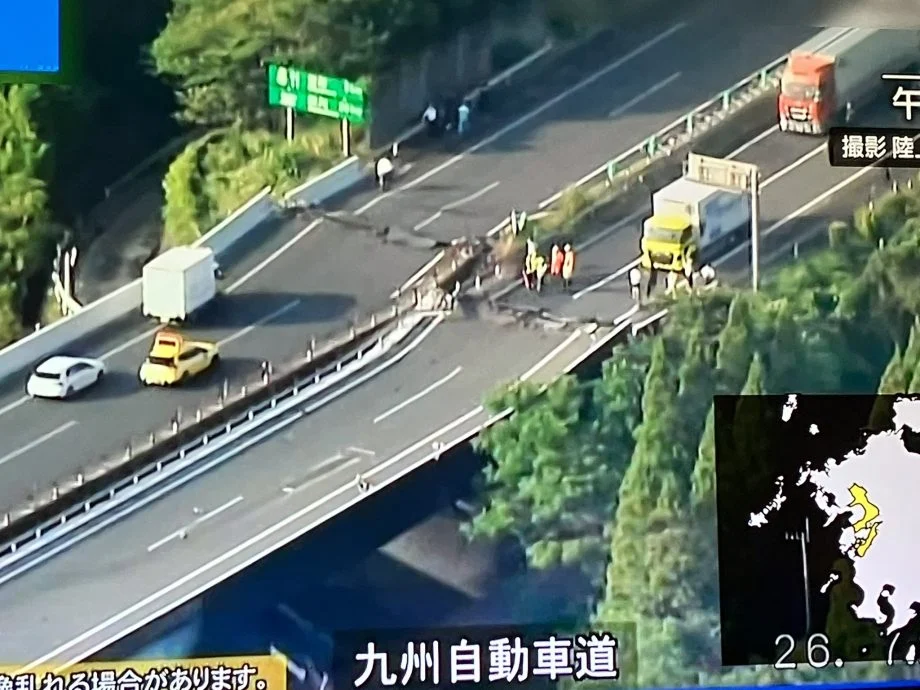 高速公路遭震垮?熊本“桥面错位下陷” 惊见隆起接缝错落