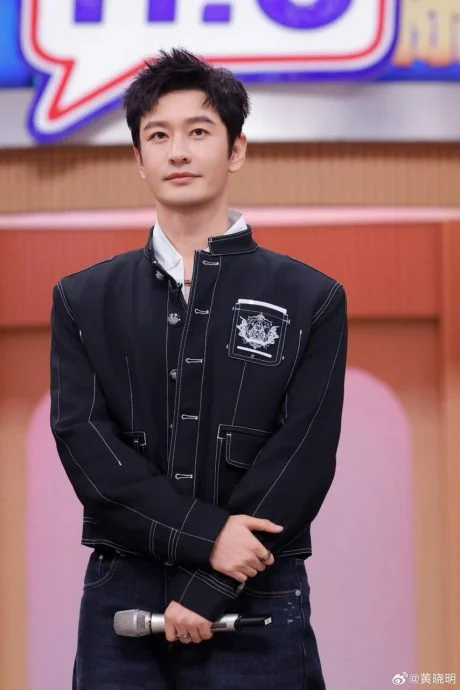 黄晓明赈灾车出意外 半途侧翻2人受伤