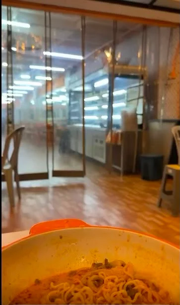 (全国版)早班车文/网传老鼠餐厅内乱窜 顾客:用餐后才发现