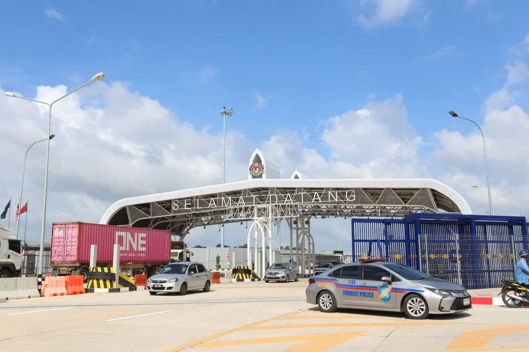 (全国版)衔接马泰口岸新通道正式通车,舒缓边境交通拥堵问题。