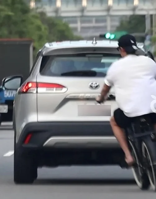 (明8am)王柏杰酒驾后改骑电辅车 遭曝疯狂违规后道歉