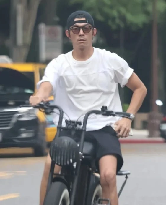 (明8am)王柏杰酒驾后改骑电辅车 遭曝疯狂违规后道歉