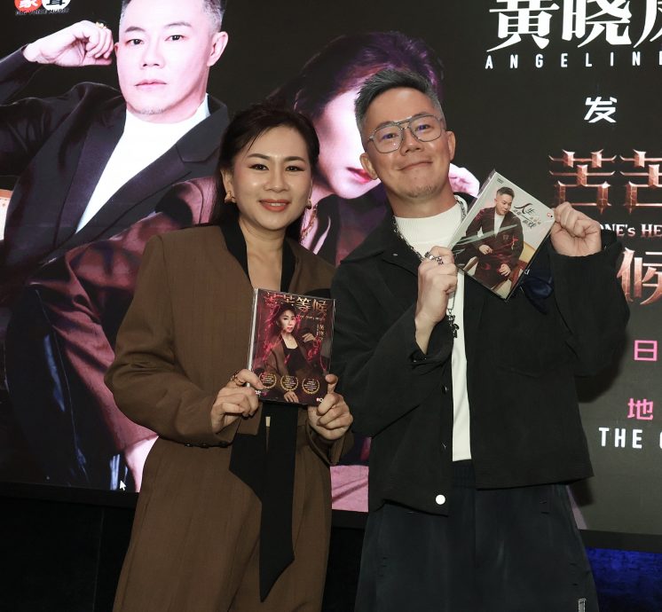 (明8am)黄晓凤与“新欢旧爱”合唱 侯俊辉不甘被师姐“欺负”