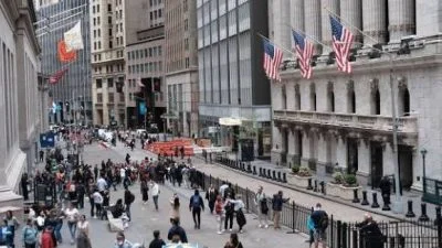 美次季成长放缓至1.5%  通胀居高不下挑战联储局