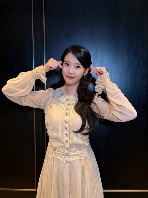 IU“耳疾恶化”9月演唱会喊卡 新专辑发行也延期