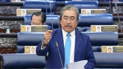 佐哈利：每16电动车共用1个   建1万充电桩目标达64%