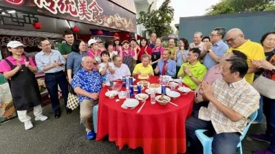 款待沈桂贤为他庆生 福州传统美食上桌