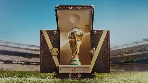 LV连续第五届世界杯 打造大力神杯专属奖杯箱
