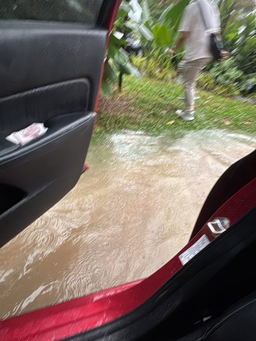 MY DJ德廷主持活动遇水灾 水位直逼车门惊险脱困