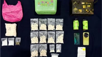 侦破毒品案后展开地毯式搜查 警员意外找到烟雾弹