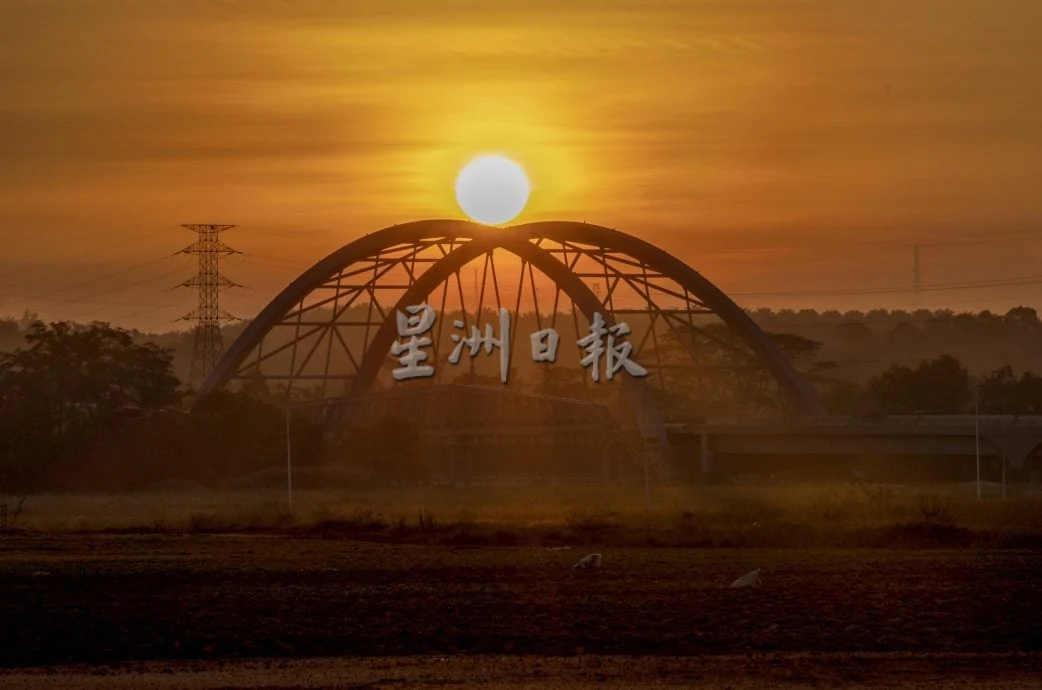 星角摄/图说大马:柔佛河日出照亮希望