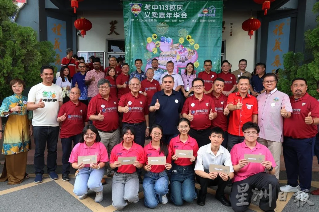 即时国内:国文A+给500奖励说到做到 陆兆福勉独中生掌握好三语