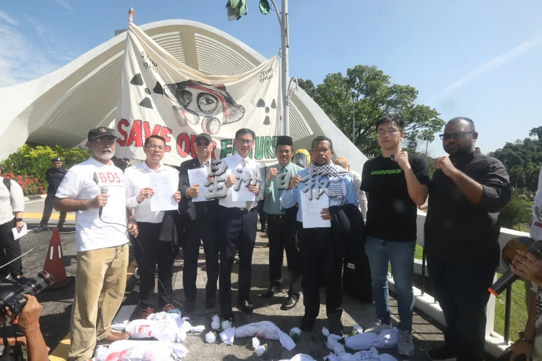 视频|高举巴旗摆“白布遗体”抗议! 逾20组织促停供美军稀土