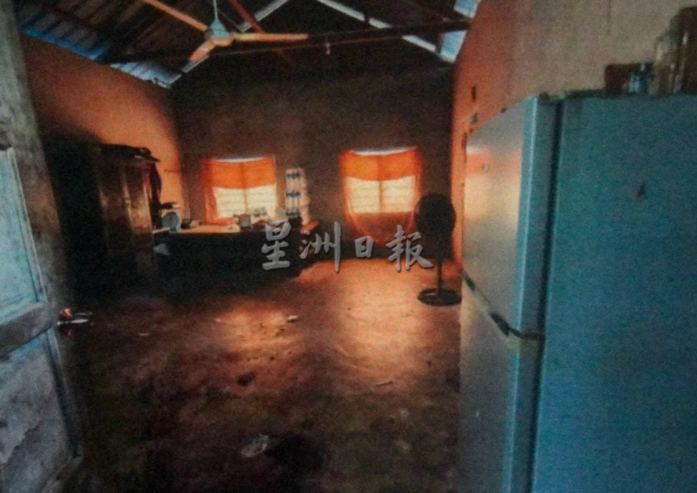 (全国版)警捣破含毒烟油贩毒集团,捕3男女起近229公升含“飘飘”)成分烟油