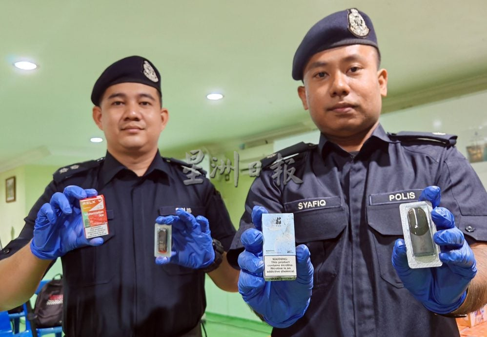 (全国版)警捣破含毒烟油贩毒集团,捕3男女起近229公升含“飘飘”)成分烟油