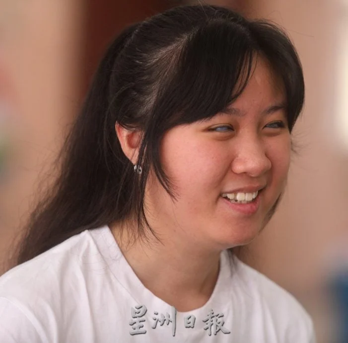 暖势力/从“怪物”到走进大学课堂 盲眼少女用生命证明自己
