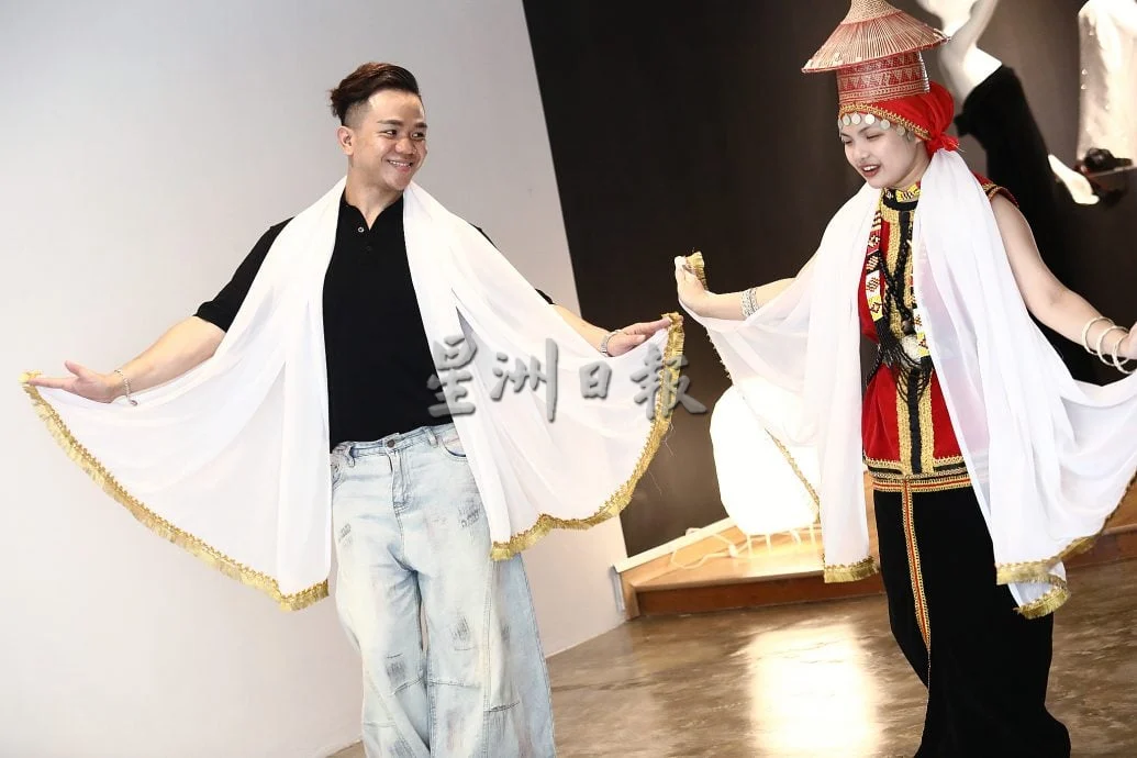 我们///12日见报供签发//让民族服饰舞向未来 : 砂拉越设计师纳兹 用现代美学缝制马来西亚多元文化故事