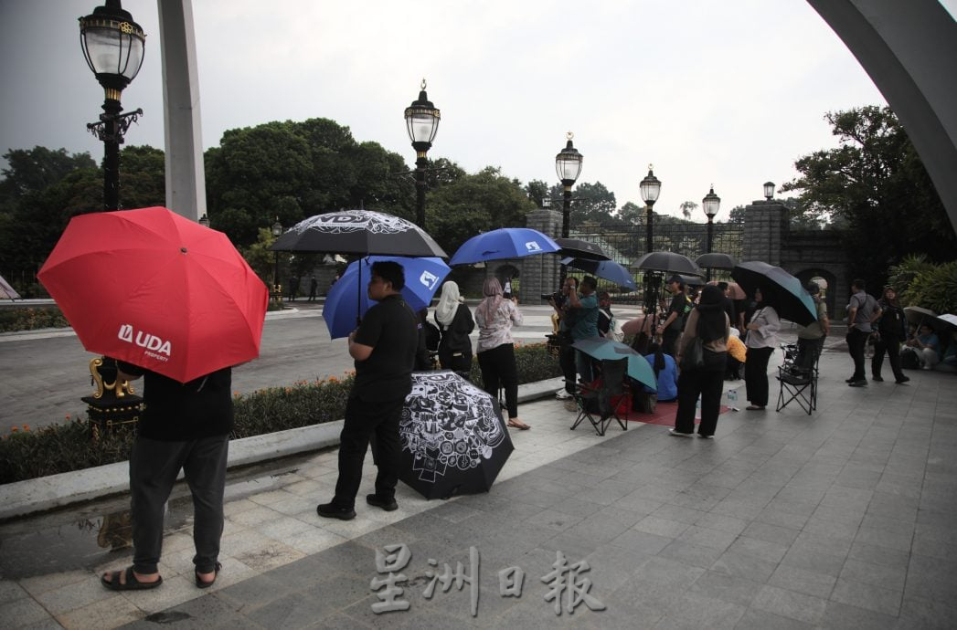 星角摄: 两袋面包暖人心