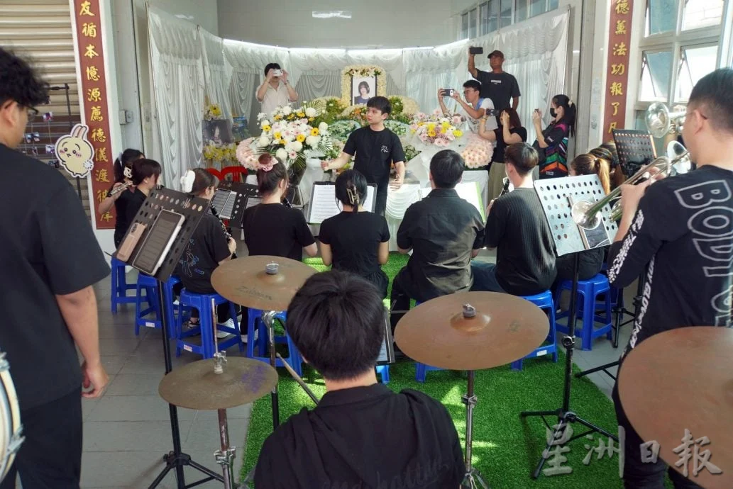 (全国版)“晚安,阿黄”昔日铜乐队队友现场演奏送别,至亲好友师长陪黄星语走完短暂精彩人生