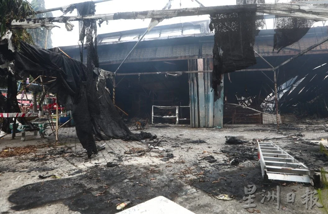 综合下报纸//史里肯邦安批发市场大火连环炸响·135消拯员熬夜灌救扑灭火势