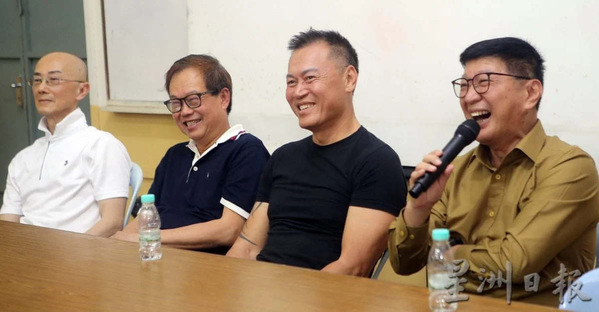 全国版∕暖势力|30校友阔别47载 重返母校献资金与精神支持